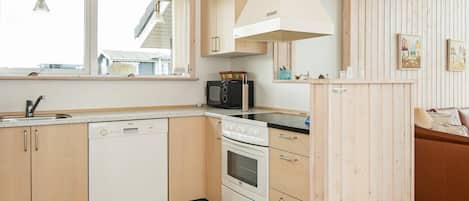 House | Private kitchen | Fridge, microwave, stovetop, dishwasher