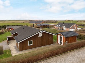 Hus | Utsikt mot innsjø