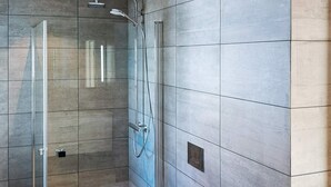 Buồng tắm vòi sen 