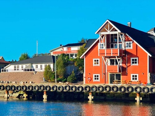 10 Person Holiday Home in Midsund