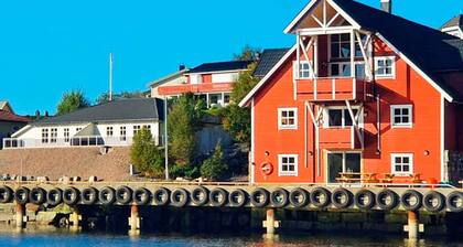 10 Person Holiday Home in Midsund