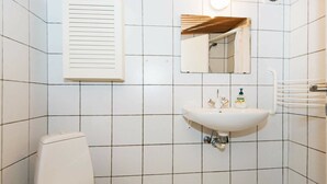 Bathroom - Peaceful Holiday Home in Ebeltoft With Terrace (Ebeltoft)