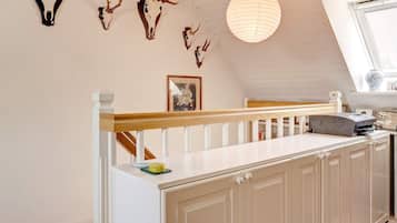 1 bedroom, cribs/infant beds