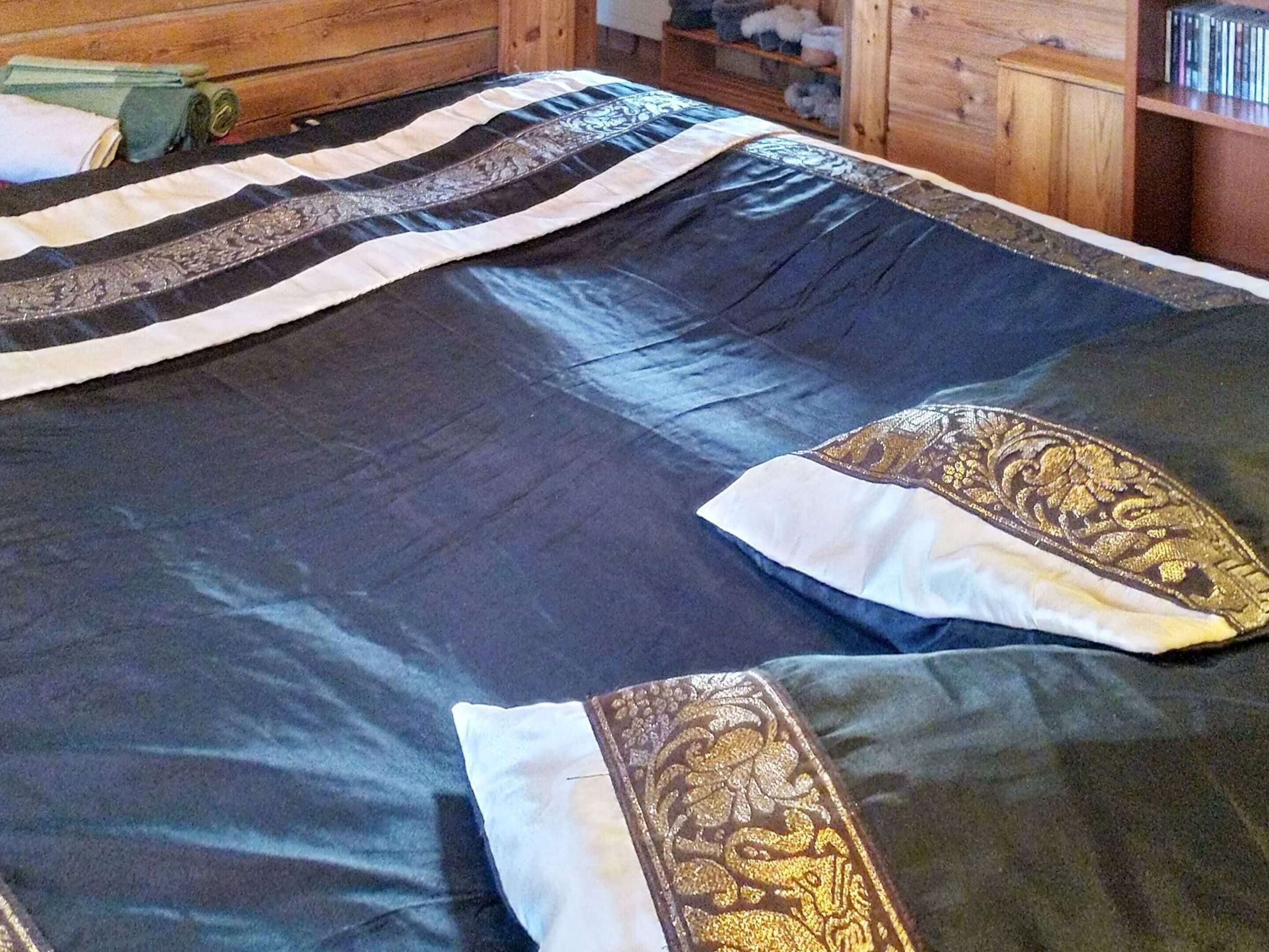 House | 3 bedrooms, individually furnished, bed sheets