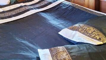 House | 3 bedrooms, individually furnished, bed sheets