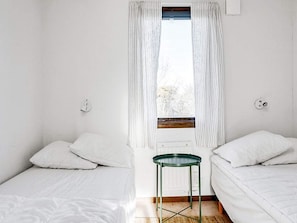 2 Schlafzimmer, individuell eingerichtet