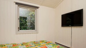 3 bedrooms, cribs/infant beds, individually furnished - Beautiful Holiday Home in Glesborg With Roofed Terrace (Glesborg)