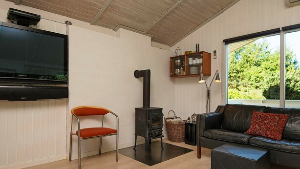 DVD player - Beautiful Holiday Home in Glesborg With Roofed Terrace (Glesborg)