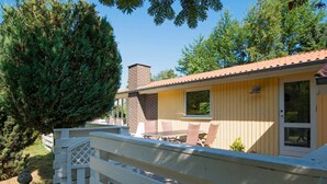 Exterior - Beautiful Holiday Home in Glesborg With Roofed Terrace (Glesborg)