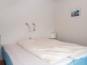 1 bedroom, cribs/infant beds