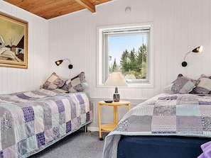 2 bedrooms, cribs/infant beds