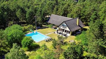 House | Pemandangan dari hartanah