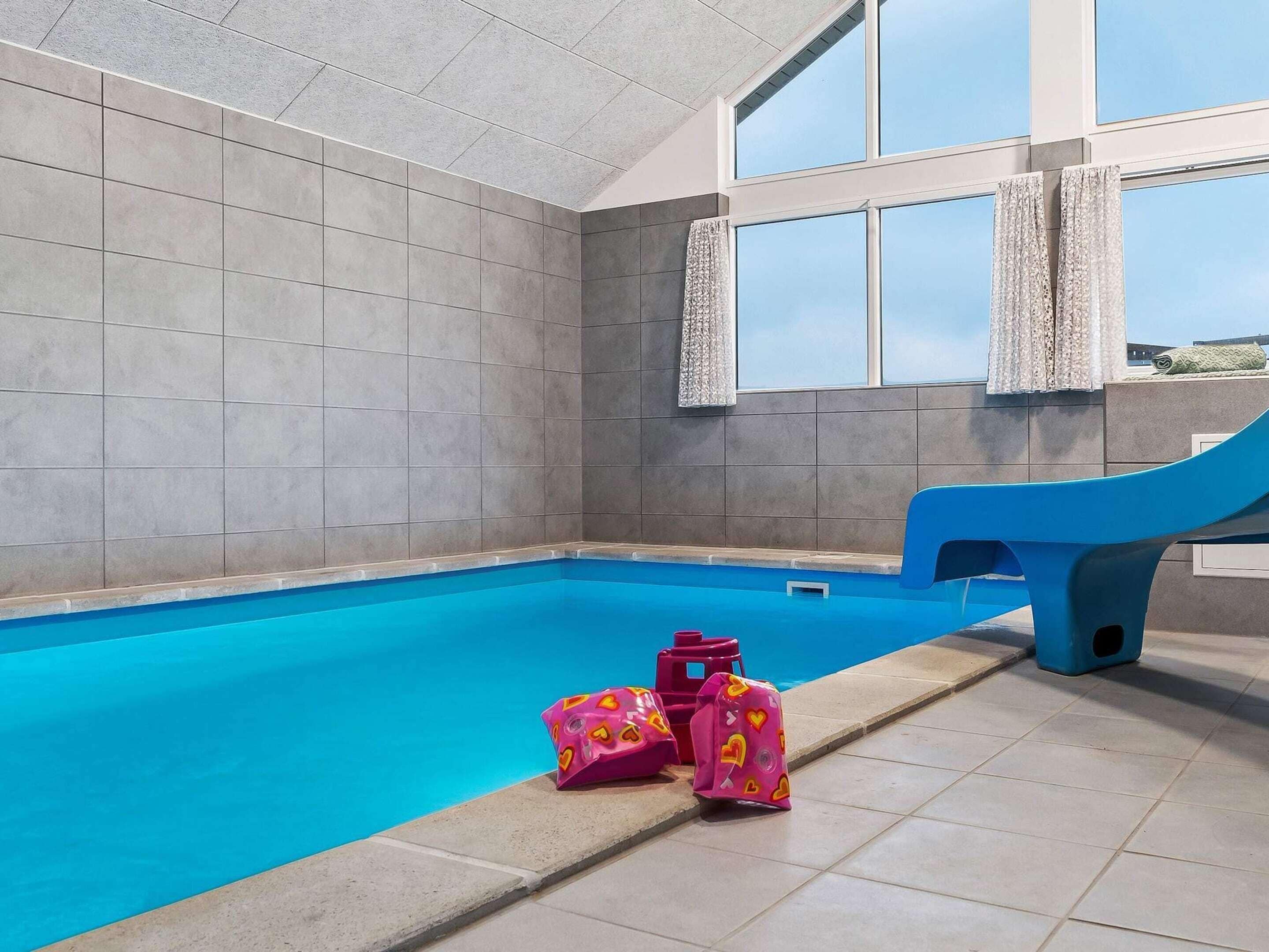 独立别墅 | 泳池 | 室内游泳池，室外游泳池