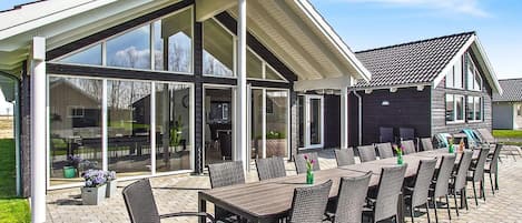 House | Outdoor dining