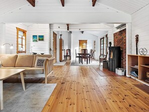 Living room - Holiday Home in Hals (Hals)