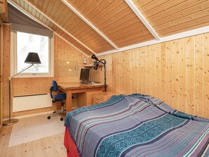 House | 3 bedrooms, cribs/infant beds