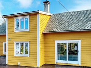 Exterior - 6 Person Holiday Home in Austrheim (Austrheim)