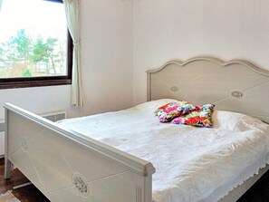 3 bedrooms, individually furnished