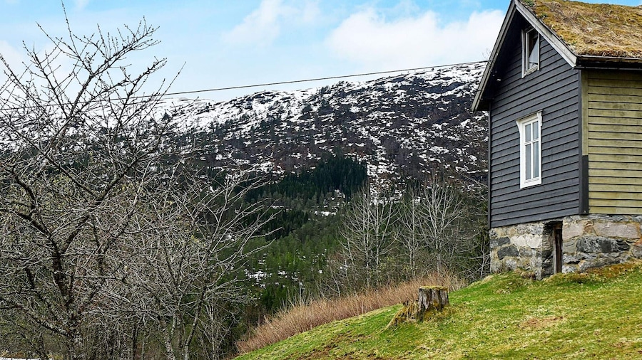 Secluded Mountain Retreat-by Traum