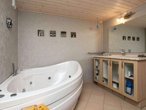 Bathroom - Holiday Home in Esbjerg V (Esbjerg)