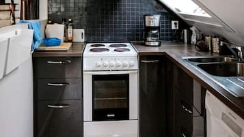 House | Dapur peribadi | Peti sejuk, ketuhar gelombang mikro, ketuhar