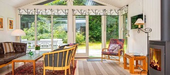 Tranquil Lakeside Retreat in Ry-by Traum