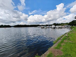 House | Water view - Tranquil Lakeside Retreat in Ry-by Traum (Ry)