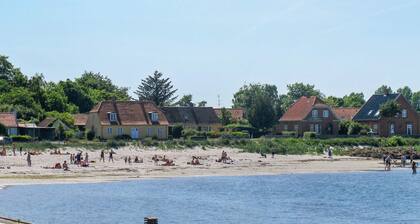Seaside Retreat in Bandholm-by Traum