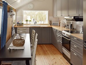 Fridge, microwave, stovetop, dishwasher - 6 Person Holiday Home in Åseral (Aseral)