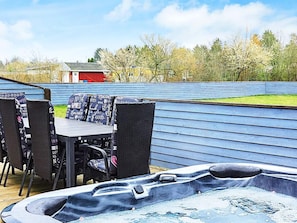 House | Outdoor dining