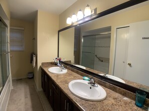 Shower, rainfall showerhead, free toiletries, hair dryer