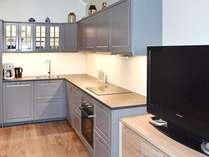 House | Private kitchen - 8 Person Holiday Home in Vatne (Ålesund)
