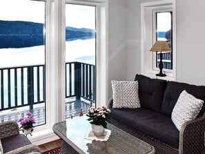 House | Living area | TV - 8 Person Holiday Home in Vatne (Ålesund)