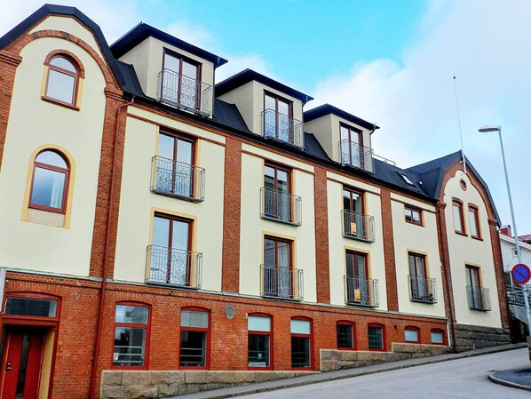 Apartment | Exterior - 4 Person Holiday Home in Lysekil (Lysekil)