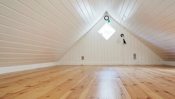 3 bedrooms, cribs/infant beds