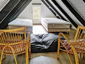 2 bedrooms, cribs/infant beds