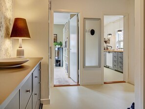 3 bedrooms, cribs/infant beds