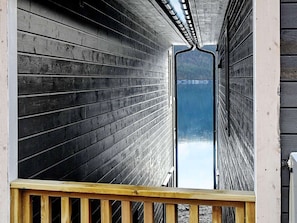 A wooden corridor with a view of a lake. - 4 Star Holiday Home in Vatne (Ålesund)
