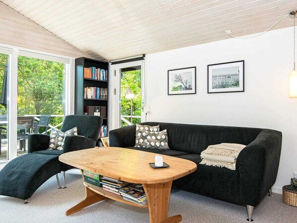 Living area - 6 Person Holiday Home in Glesborg (Glesborg)