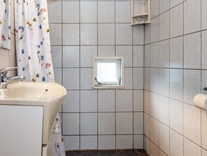 House | Bathroom - 4 Person Holiday Home in Kolding (Kolding)