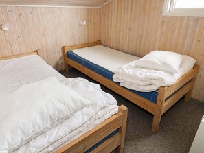 4 bedrooms, cribs/infant beds