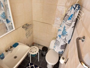 Shower - 5 Person Holiday Home in Fängersfors (Fengersfors)