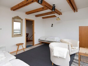 3 bedrooms, cribs/infant beds