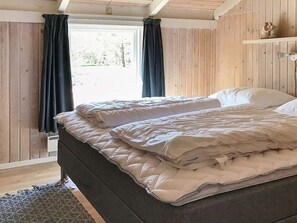 3 bedrooms, cots/infant beds, individually furnished - Cozy Holiday Home in Jerup near Bratten Beach (Jerup)