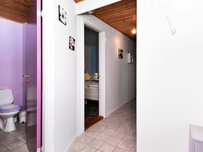 Bathroom - Extremely Spacious Residence Nearby Tourist Cities Such as Stavelot and Malmédy (Farvang)