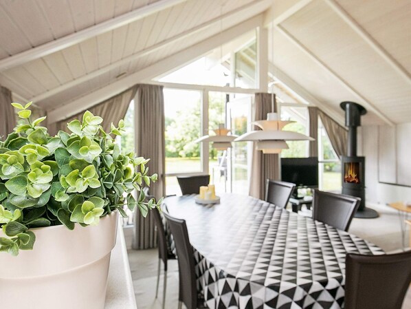 House | Dining