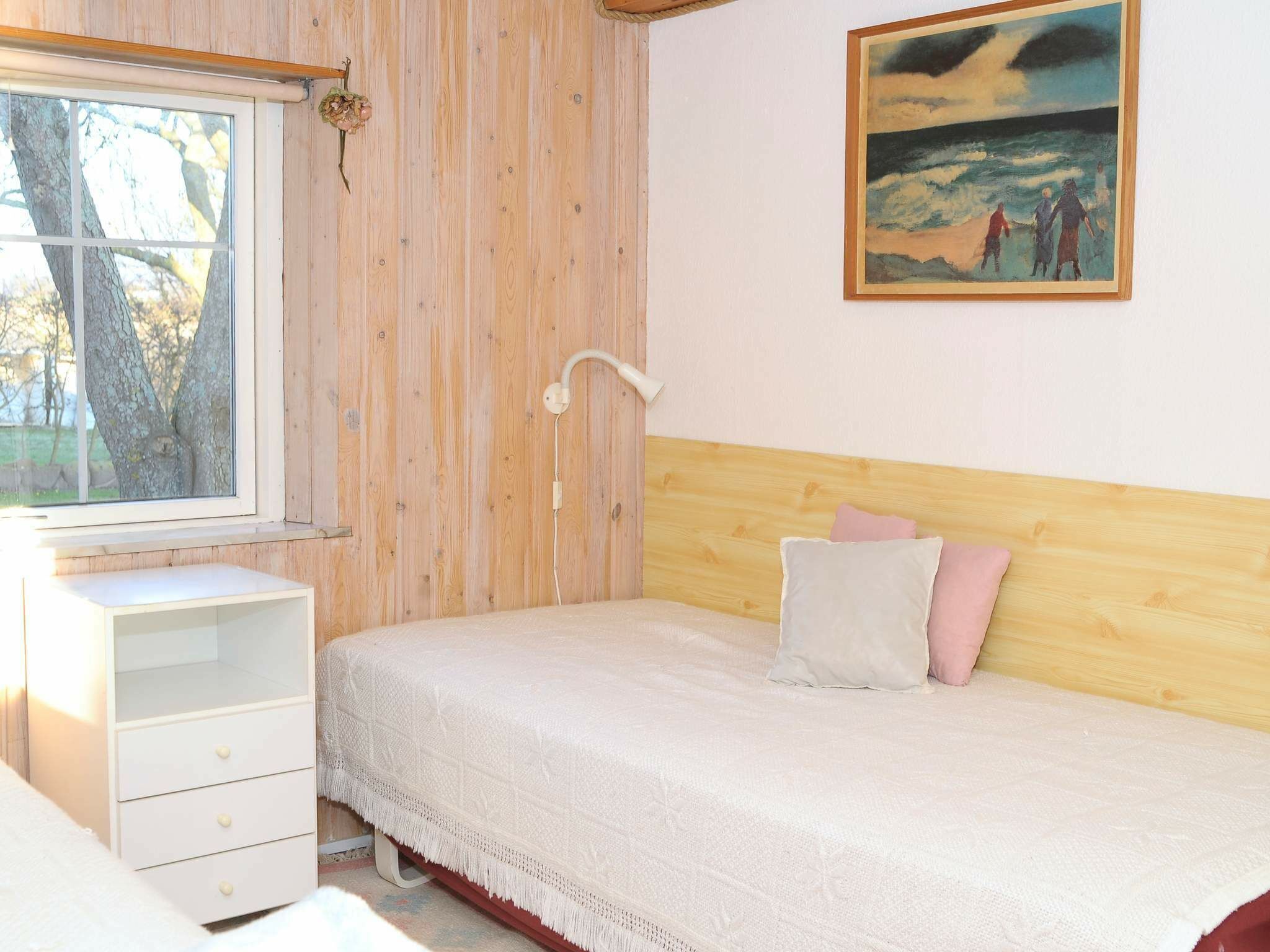 2 bedrooms, cribs/infant beds