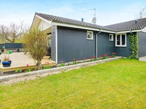 House | View from property - Seaside Haven With Swing - By Traum Ferienwohnungen (Glesborg)