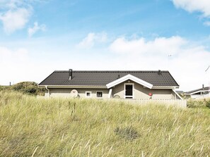 Exterior - Spacious Holiday Home Nearby the National Park Loonse en Drunese Duinen (Hjørring)