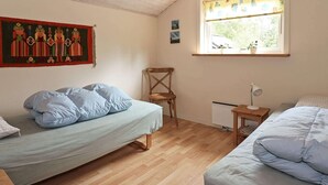 3 bedrooms, cribs/infant beds